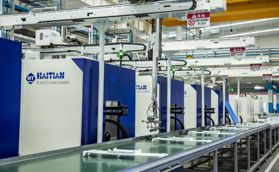 注塑模具開(kāi)發(fā)是將塑料顆粒加熱融化后注入模具中，經(jīng)過(guò)冷卻固化成型的一種工藝